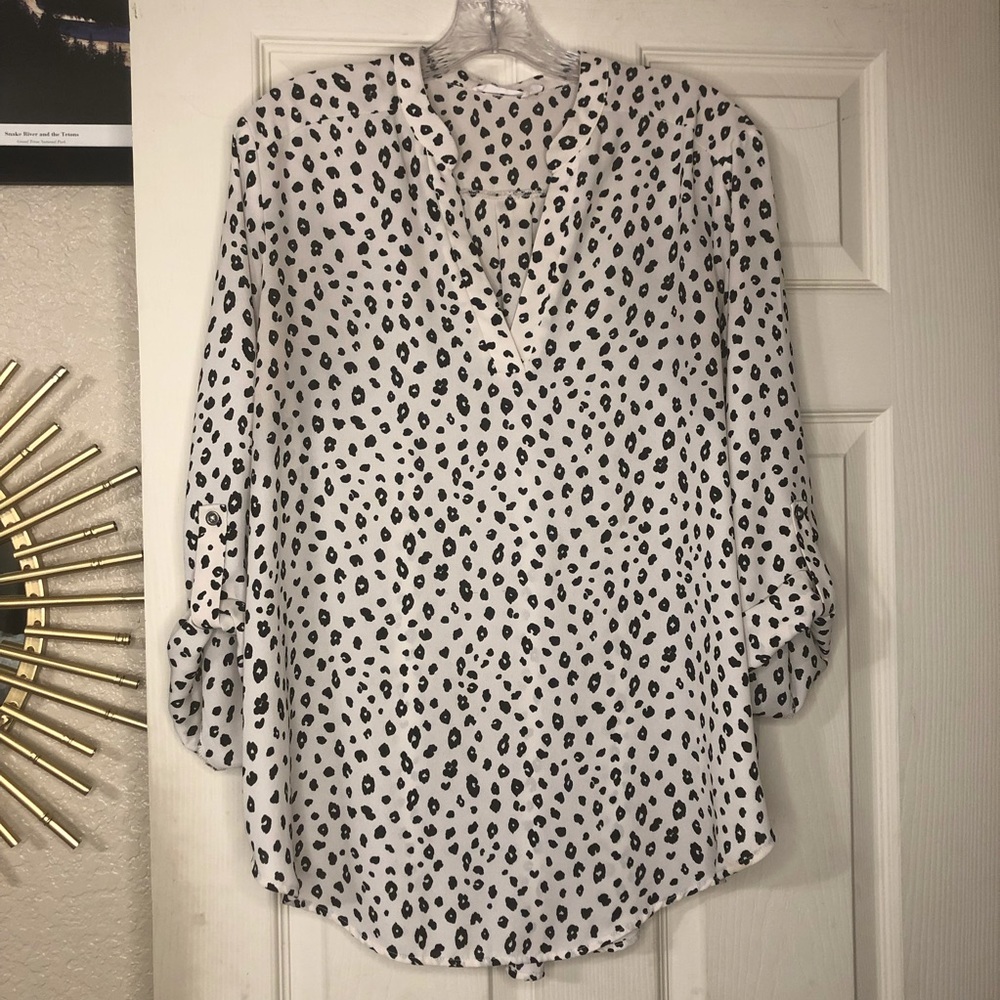 Lush 3/4 Roll Tab Sleeve V-Neck Animal Print XL